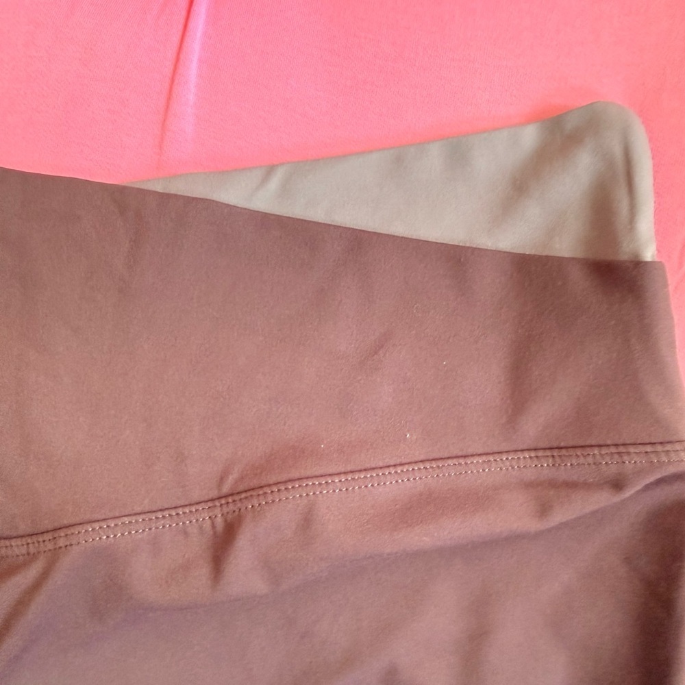 HALARA Women’s Leggings, Crossover 2-Tone Waist, size XL, colors Plum and Lilac - Picture 8 of 8